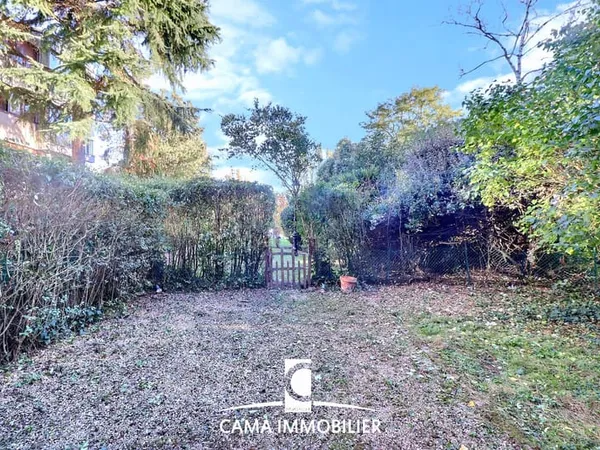 GRAND STUDIO DE 52 M2 AVEC VASTE JARDIN À VENDRE AU PARC MON