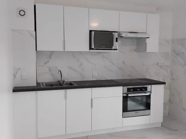 F2 Blanc Mesnil 35 m2 880CC