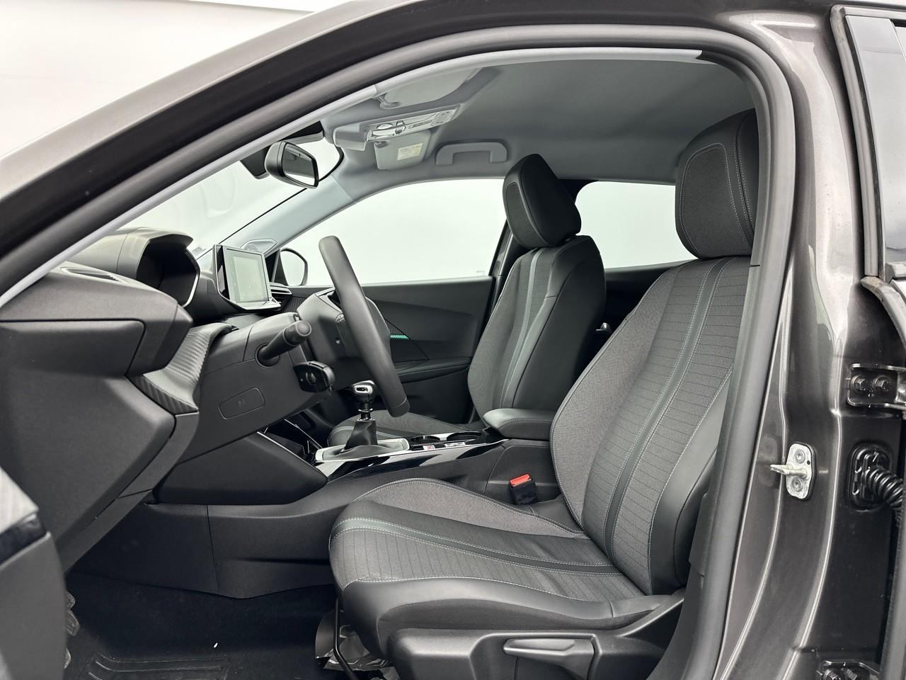 Peugeot 2008 puretech 100 s&s bvm6 allure — photo 9