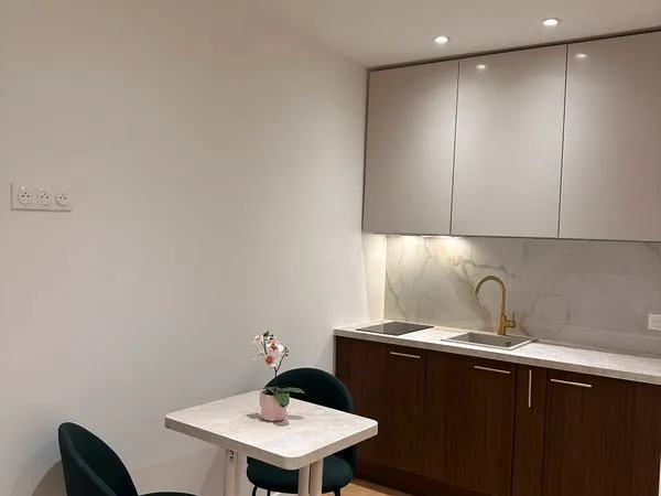 Studio refait à neuf au pied du métro Corentin Celton