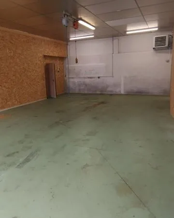 Local atelier magazines stockage commercial 100 m2