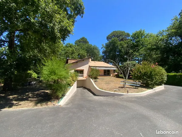 Propriété 7 pièces 198 m²