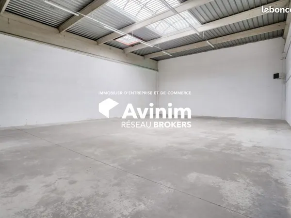Local 390 m² Saint-Ouen-l'Aumône