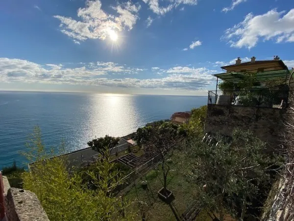VILLA BELLE EPOQUE AVEC VUE MER ET CAP MARTIN SPECTACULAIRE PROCHE MONACO / PERMIS ACCEPTE POUR BOUT