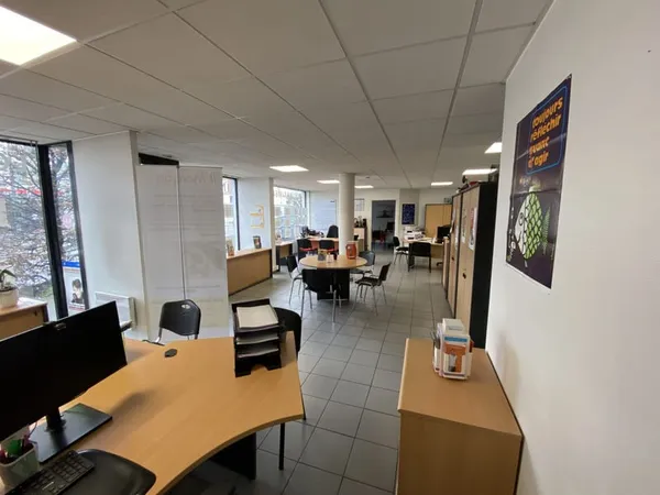 Ste Thérèse - local commercial en souplexe - 120 M2 + 2 PK
