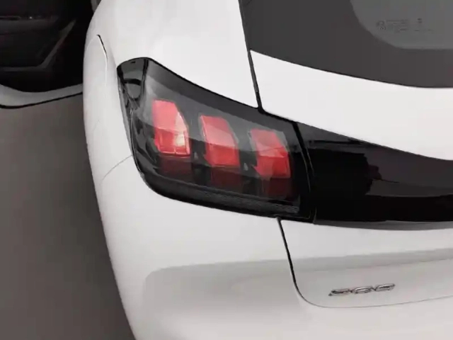Peugeot 208 puretech 75 s&amp;s bvm5 — photo 31