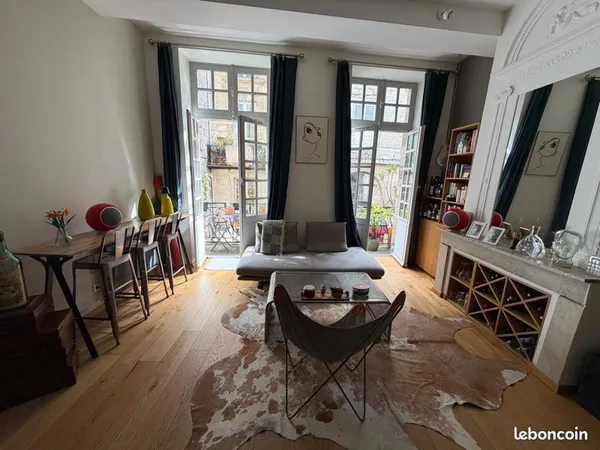 Bordeaux hypercentre - Superbe T2 meublé de 48 m² avec terrasse et balcon - Parking possible