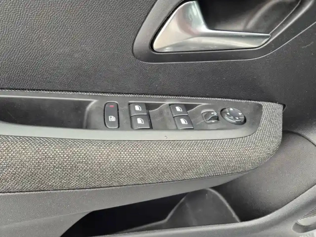 Peugeot 208 puretech 100 s&amp;s bvm6 — photo 21