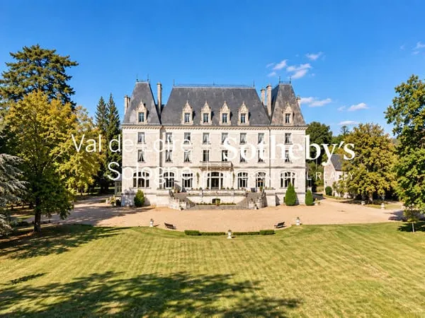 Château de 1 060 m² - 17 chambres, piscine et parc - Azay-le-Rideau