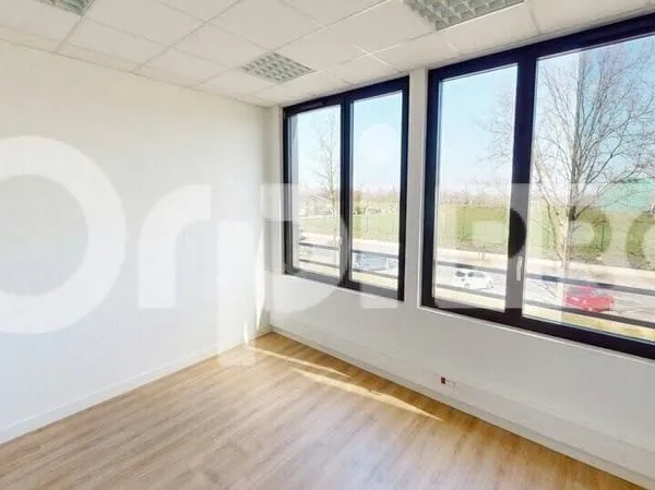 Bureau 97 m²