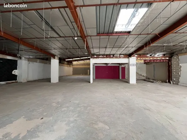Local commercial 574 m²
