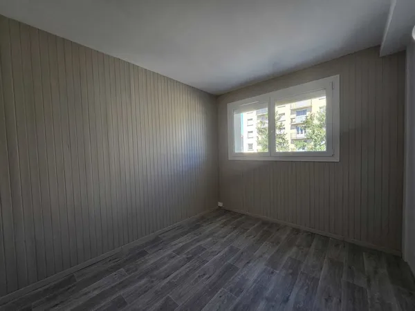 T3 Bis 63 m² entièrement rénové, traversant | Grenoble