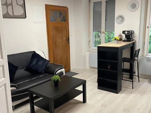 Appartement T2, entièrement rénové et meublé au centre-ville