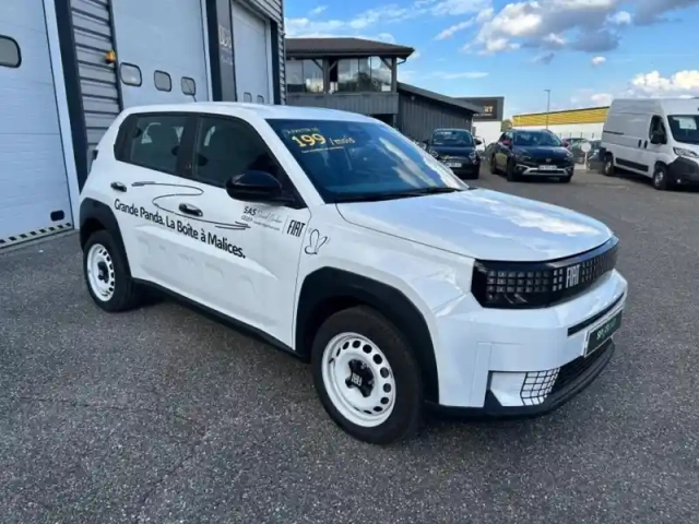 Fiat Panda grande  electrique 113ch red — photo 3