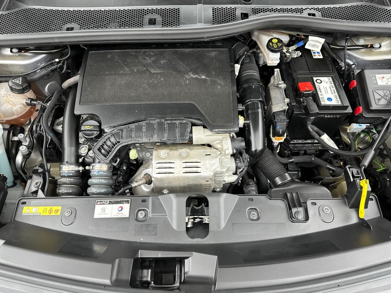 Peugeot 2008 puretech 130 s&s bvm6 allure — photo 13