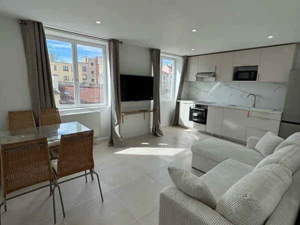 ⭐ T2 bis meublé rénové - 48 m² - Parking privé - Verrière bureau/dressing - Quartier Jacquard