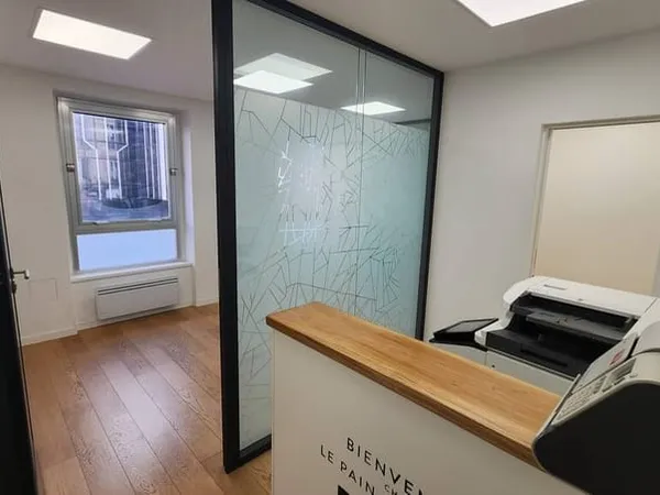 Bureau 60 m²