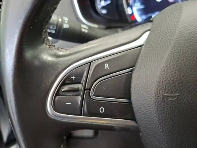 Renault Megane mégane iv berline blue dci 115 edc — photo 29