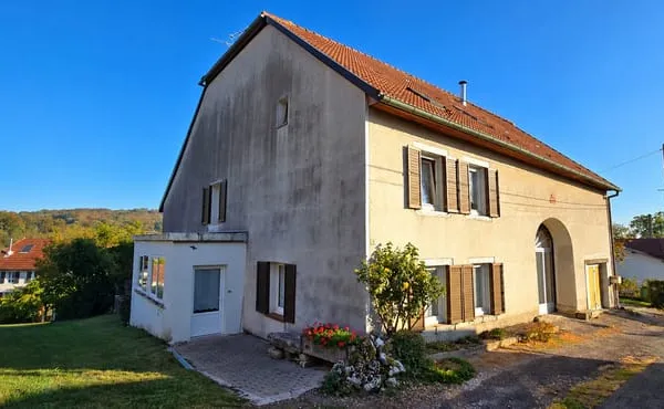 AUTHENTIQUE FERME FRANC-COMTOISE DE 173,75 M2 AVEC DÉPENDANC