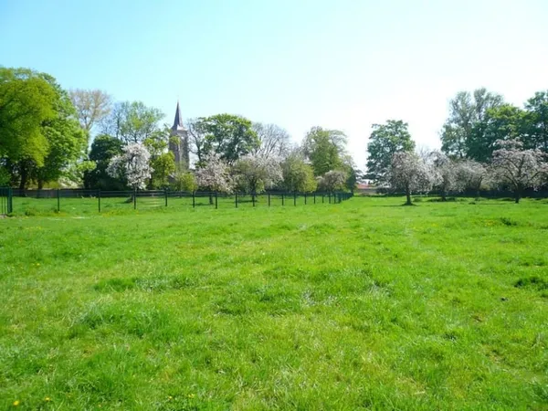 Terrain 810 m²