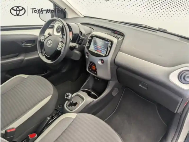 Toyota Aygo x-play 1.0 72 ch bva5 — photo 9