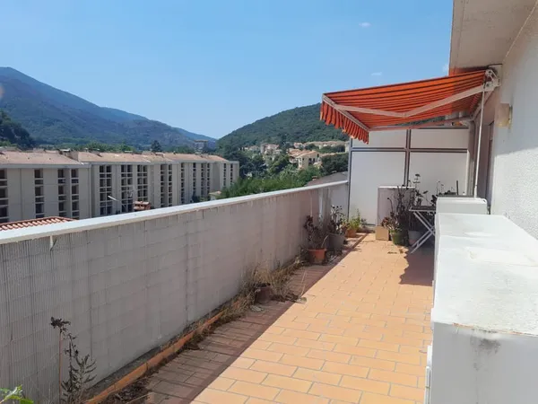 Bel F2 dernier étage, terrase, parking, cave, vue