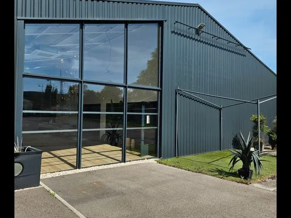 Ensemble immobilier 624 m² en zone UXa sur Terrain de 4 444 m² - Ambronay / Ambérieu