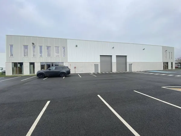 Local d'activité 1169 m²