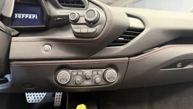 Ferrari 488 4.0 v8 670ch spider — photo 15