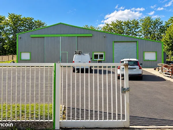 À LOUER - HANGAR FERMÉ 130 m² - SAVONNIÈRES