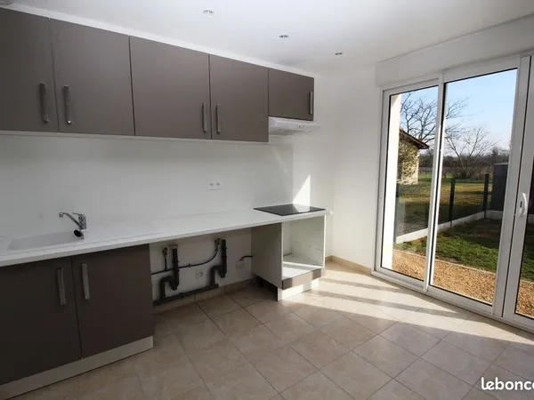 Maison mitoyenne T3 à louer à Génissac