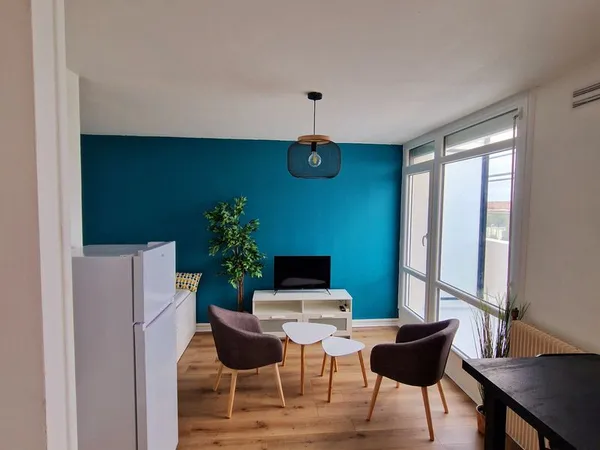 Studio meublé de 25 m² avec balcon - Quartier Europe - Proche université Campus Mazier - 12ème étage