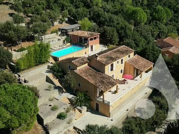 Maison d'hôtes Lorgues 297.55 m² sur terrain de 10.000m² de terrain.