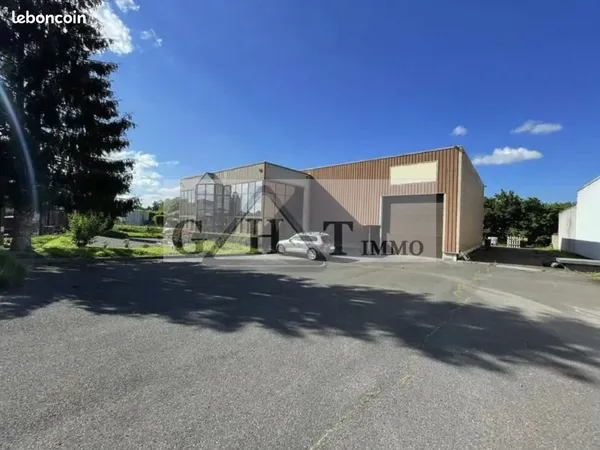 Local industriel 750 m²