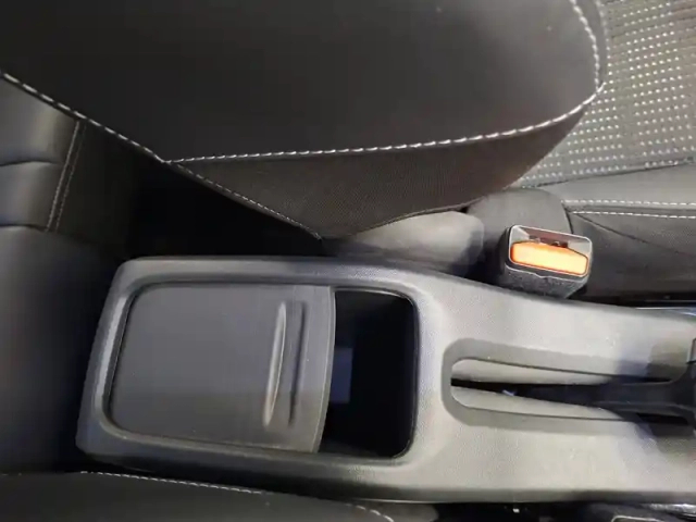 Peugeot 2008 1.2 puretech 110ch s&amp;s bvm5 — photo 31