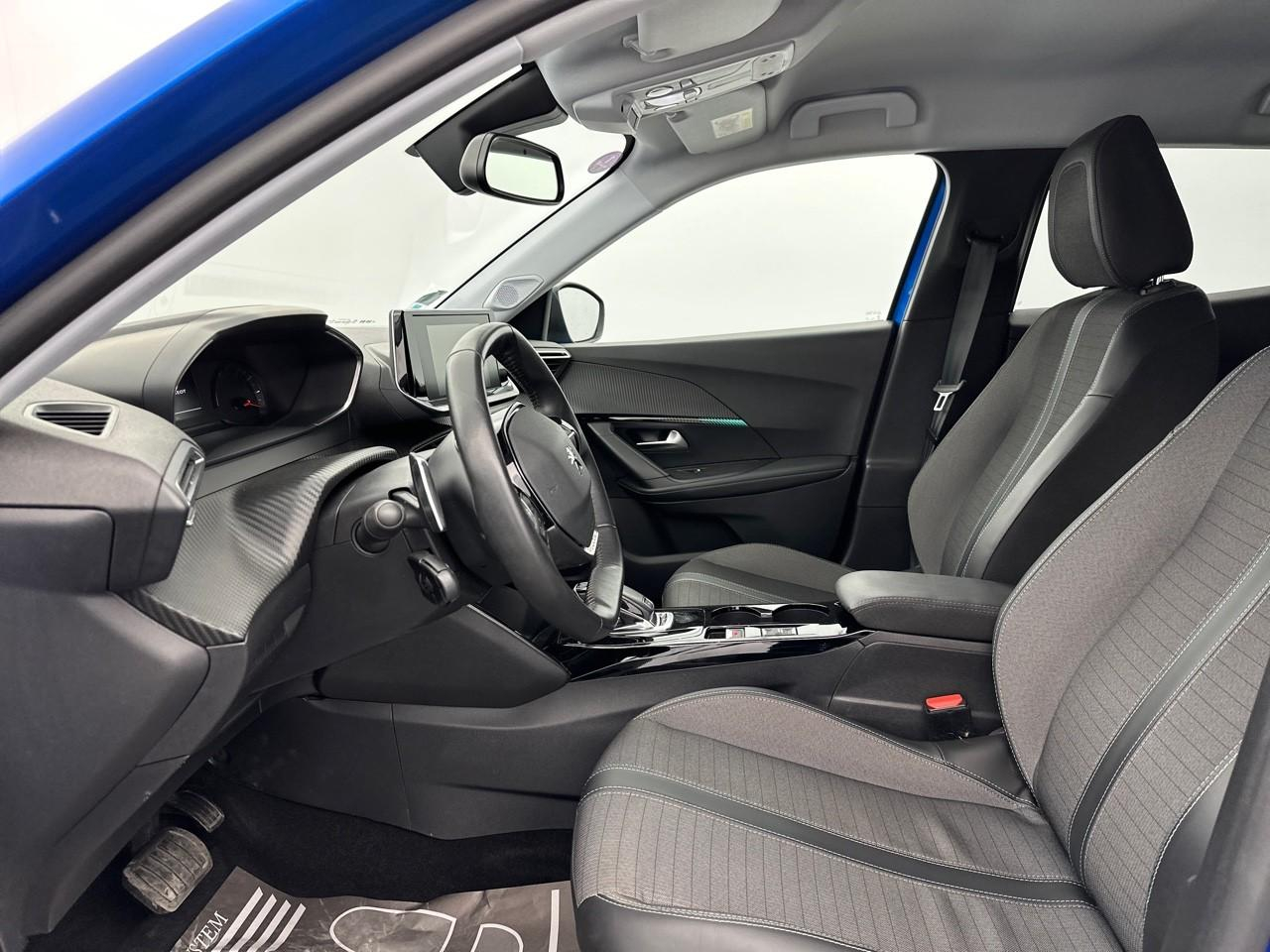 Peugeot 2008 puretech 130 s&s eat8 allure — photo 9
