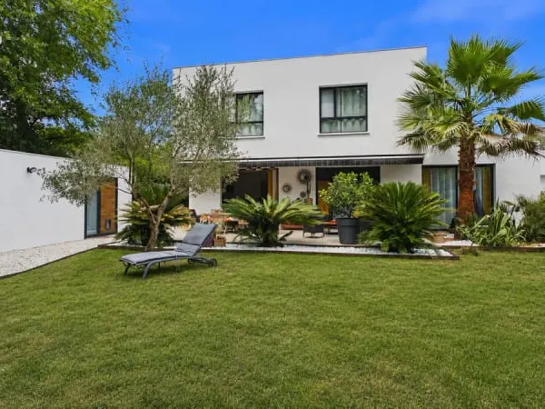 Maison d'architecte contemporaine de 157 m² au calme et à 5 minutes en vélo des plages
