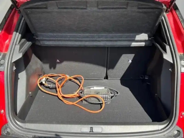 Peugeot 2008 e- 136ch gt — photo 12