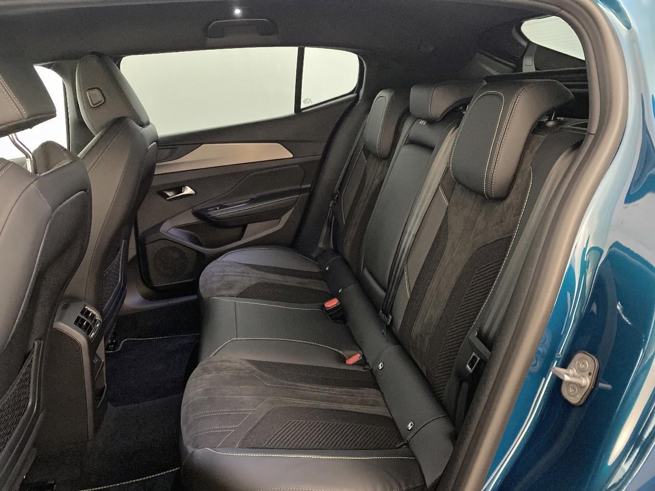 Peugeot 408 hybrid 145 e-dcs6 gt — photo 10