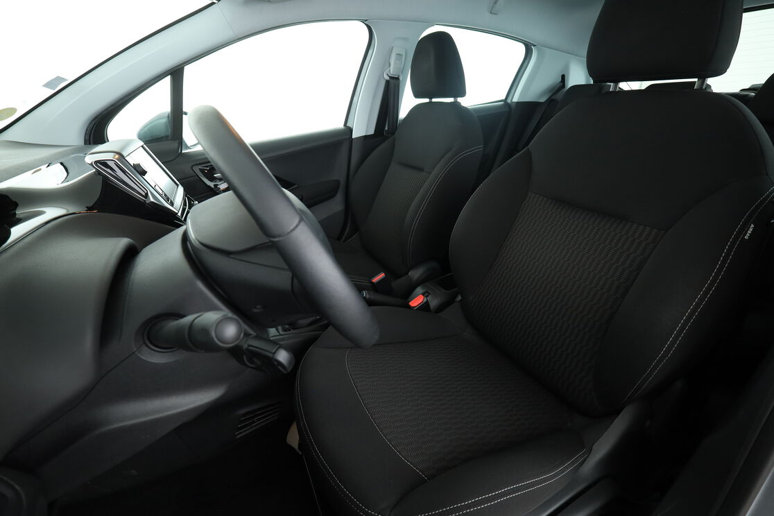 Peugeot 208 1.5 Blue-HDi Active — photo 9