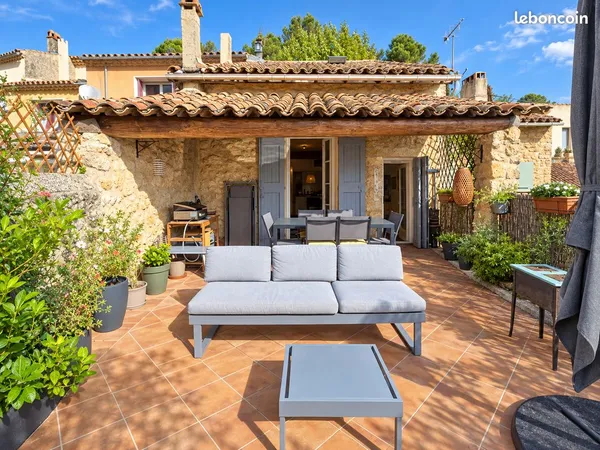 Maison de village de caractère avec terrasse plein sud
