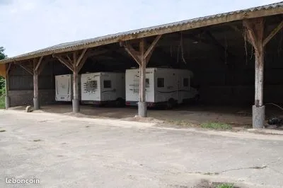 Emplacement couvert pour camping car / bateau