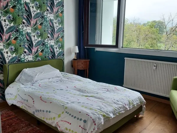 Chambre meublée dans appartement calme et propre