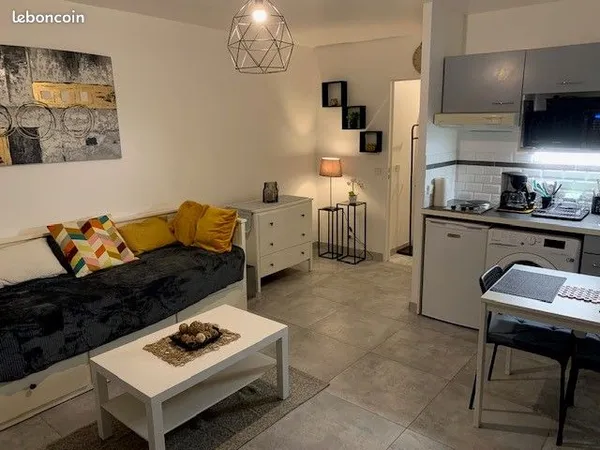 A louer studio 25m² refait à neuf et entièrement meublé dans résidence recherchée