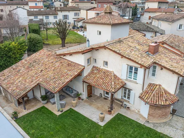 Maison 5 pièces 260 m²