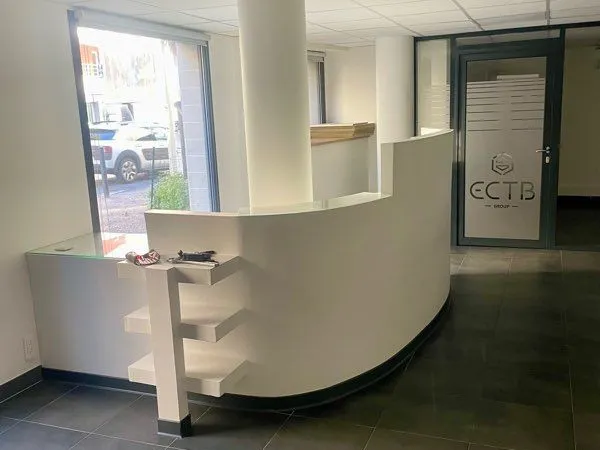 Bureau avec parking