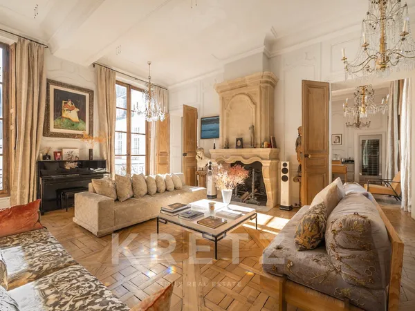 Au coeur d'un hôtel particulier, appartement traversant de 300m2
