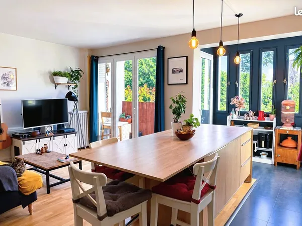 Appartement T3 traversant 55 m² - Saint-Michel - Métro à 2 min - Balcon, parking, cave