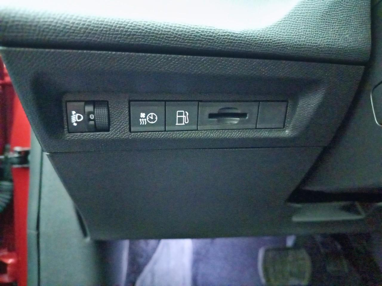 Peugeot 308 sw phev 180 e-eat8 allure — photo 20