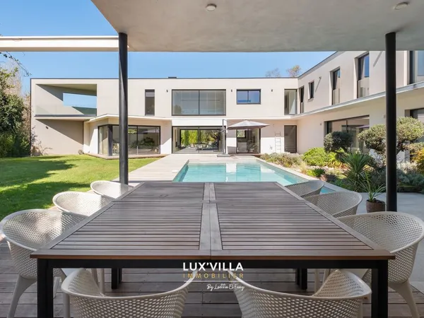 Villa 12 pièces 447 m²